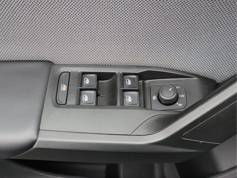 SEAT Leon Sportstourer 1.0 eTSI Style Business Intense/ automaat/ zeer mooi!