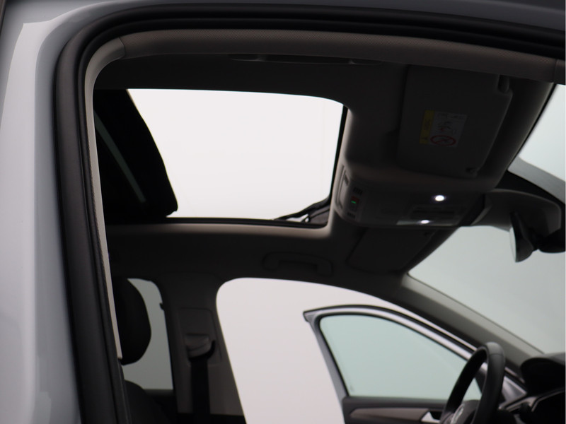 Volkswagen T-Roc 1.0 TSI Style Business/ camera/ schuifdak/ zeer mooi!