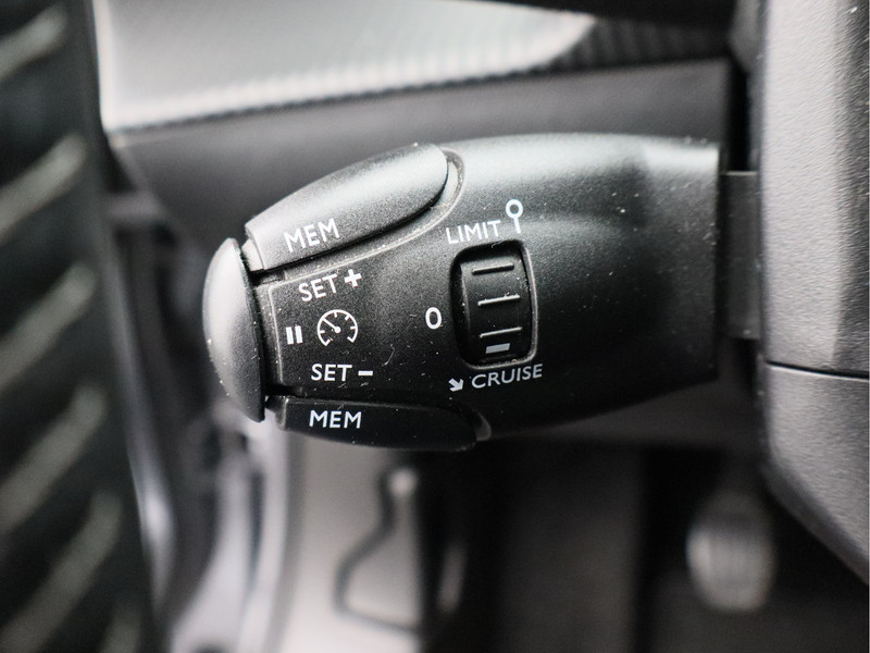 Peugeot 2008 1.2 PureTech Allure Pack/ achteruitrijcamera/ lage km!