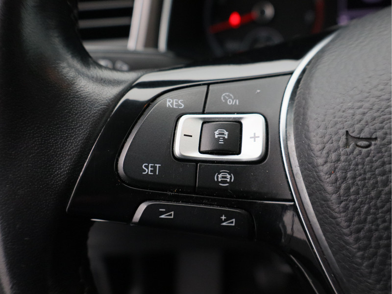 Volkswagen T-Roc 1.5 TSI Style/ lage km/ trekhaak!