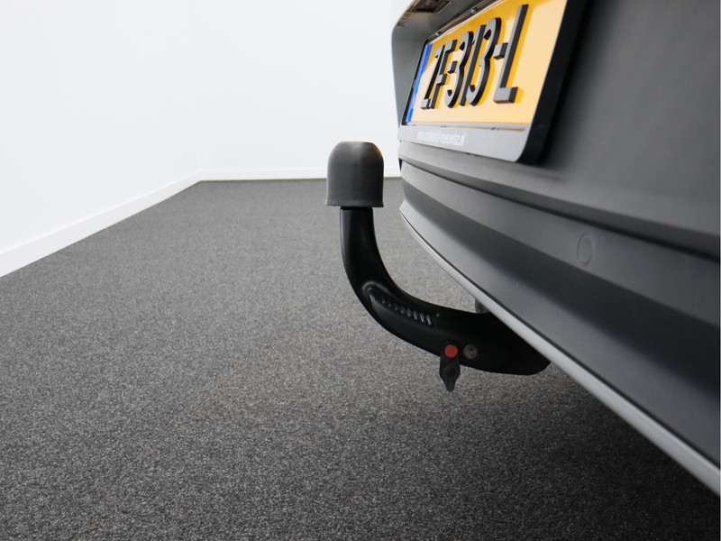 Volkswagen T-Roc 1.5 TSI Style/ lage km/ trekhaak!