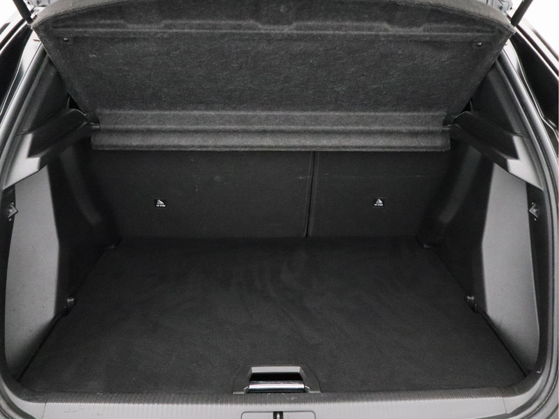 Peugeot 2008 1.2 PureTech Blue Lease Allure/ lage km/ trekhaak!