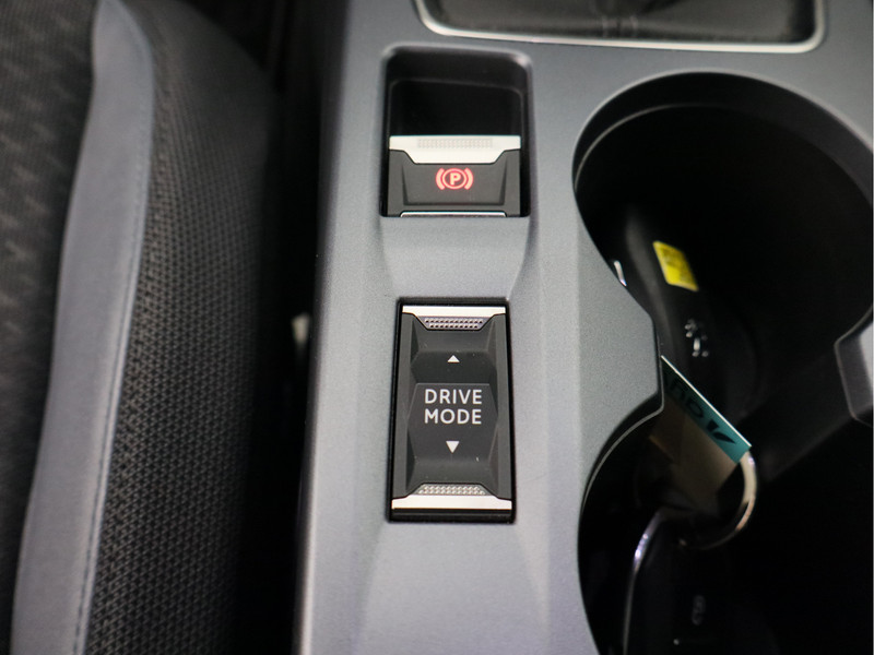 Peugeot 2008 1.2 PureTech Blue Lease Allure/ lage km/ trekhaak!