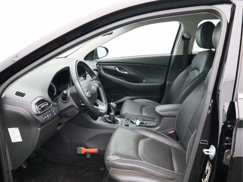 Hyundai i30 Wagon 1.5 T-GDi MHEV Premium/ trekhaak/ lage km/ zeer mooi!