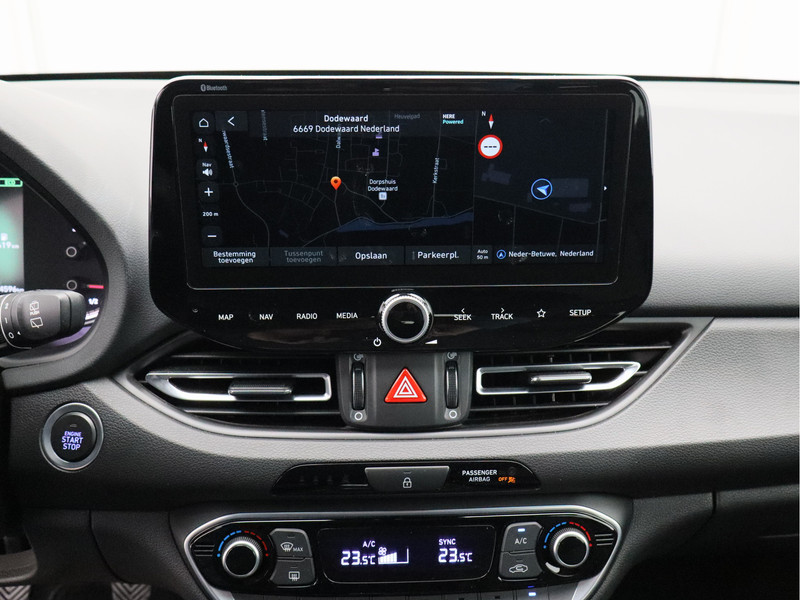 Hyundai i30 Wagon 1.5 T-GDi MHEV Premium/ trekhaak/ lage km/ zeer mooi!