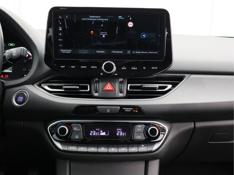 Hyundai i30 Wagon 1.5 T-GDi MHEV Premium/ trekhaak/ lage km/ zeer mooi!