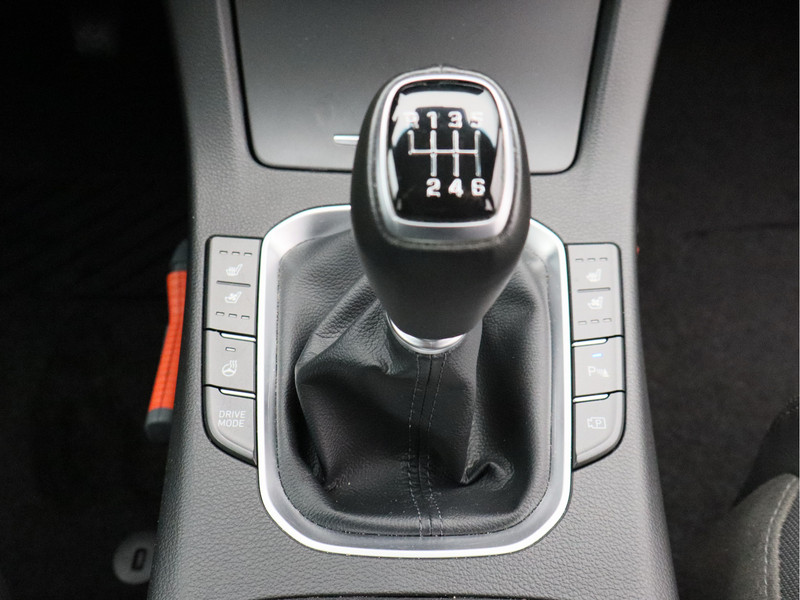 Hyundai i30 Wagon 1.5 T-GDi MHEV Premium/ trekhaak/ lage km/ zeer mooi!