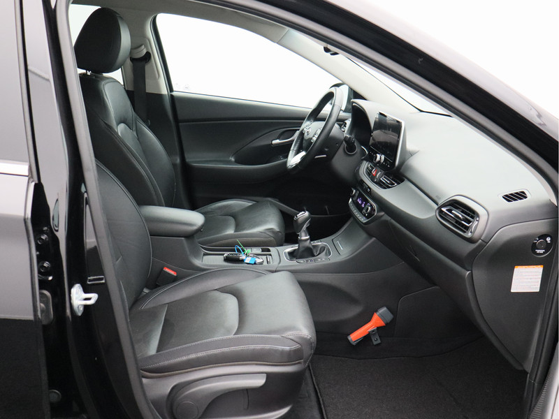 Hyundai i30 Wagon 1.5 T-GDi MHEV Premium/ trekhaak/ lage km/ zeer mooi!