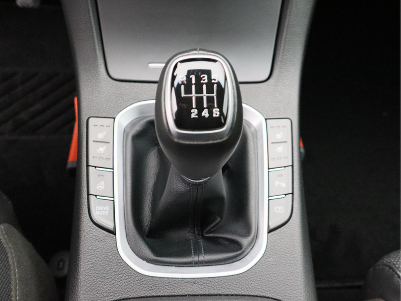 Hyundai i30 Wagon 1.5 T-GDi MHEV Premium/ lage km/ compleet!