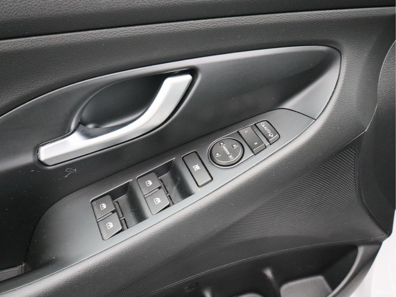 Hyundai i30 Wagon 1.5 T-GDi MHEV Premium/ lage km/ compleet!