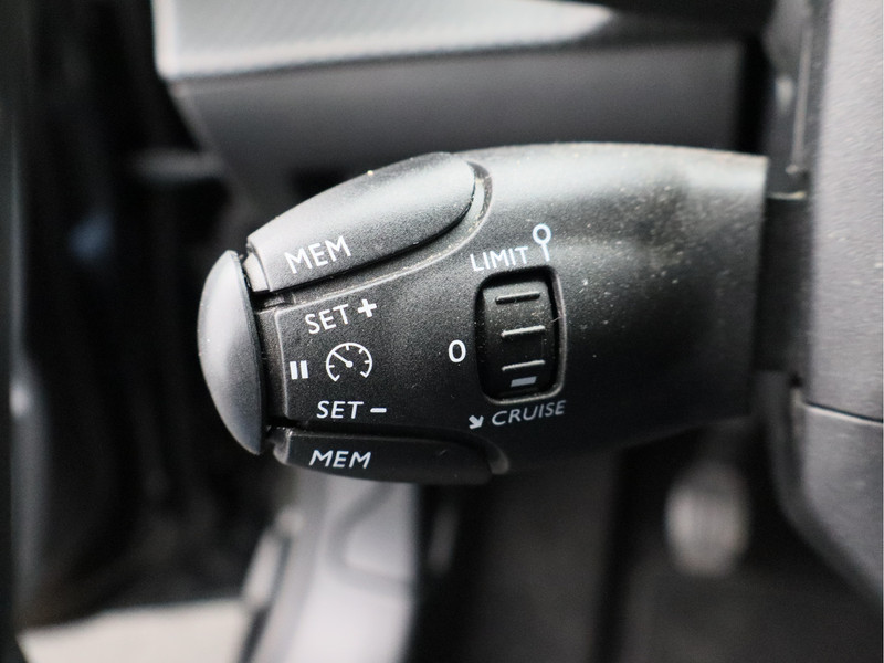 Peugeot 208 1.2 PureTech Blue Lease Allure/ zeer mooi!