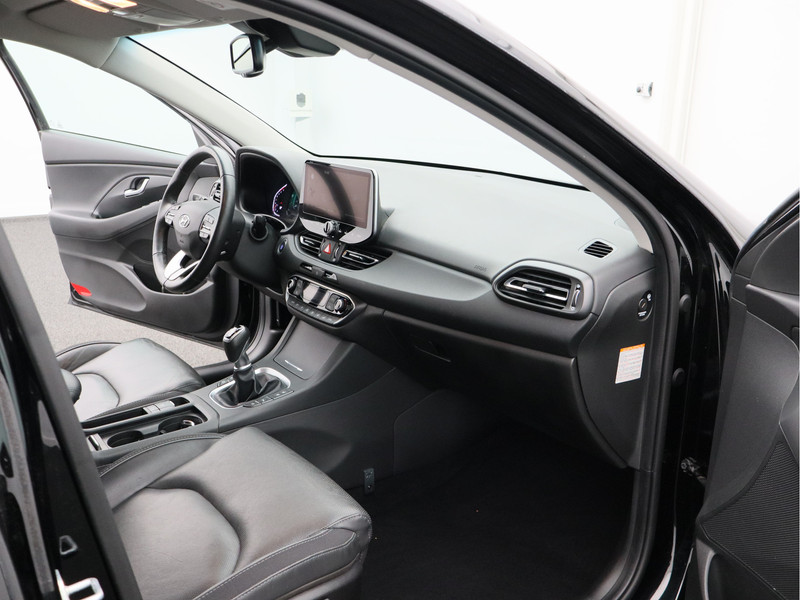 Hyundai i30 Wagon 1.5 T-GDi MHEV Premium/ lage km/ compleet!