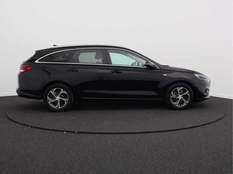 Hyundai i30 Wagon 1.5 T-GDi MHEV Premium/ lage km/ compleet!