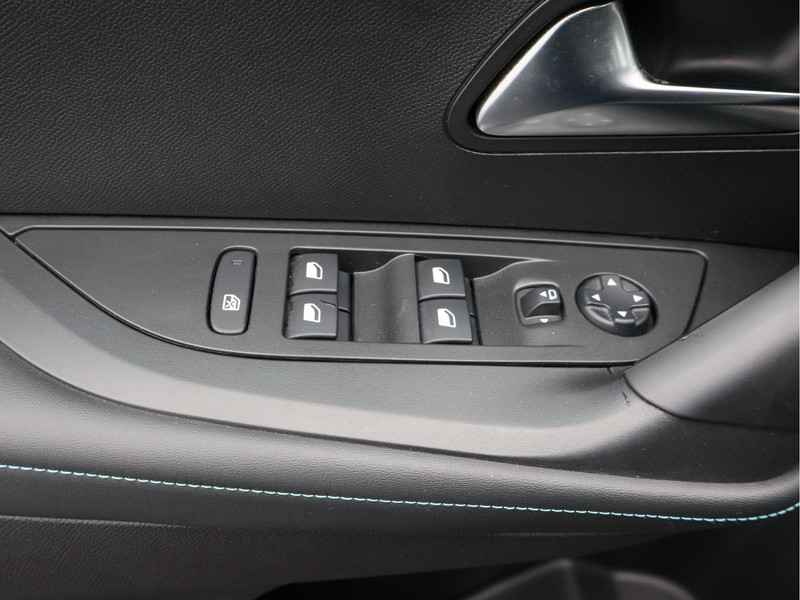 Peugeot 2008 1.2 PureTech Blue Lease Allure/ trekhaak/ zeer mooi!
