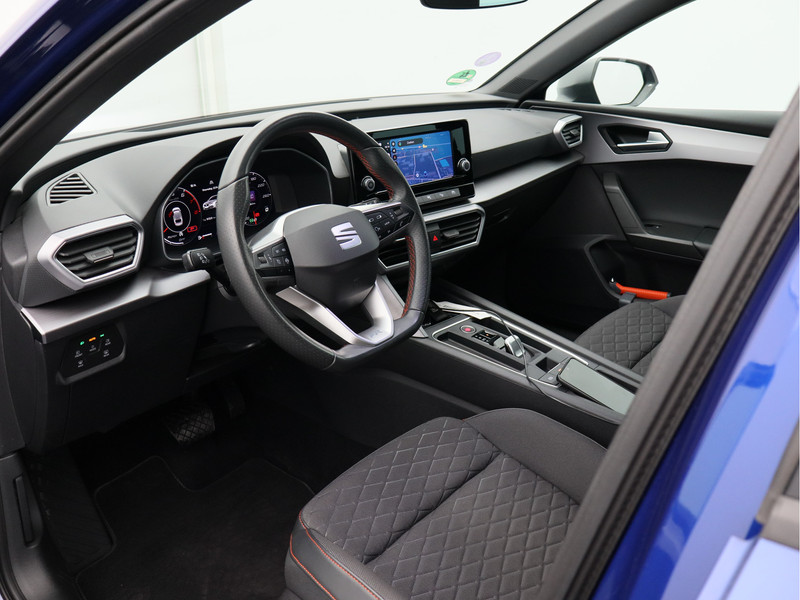 SEAT Leon Sportstourer 1.5 eTSI FR Automaat/ trekhaak/ lage km!