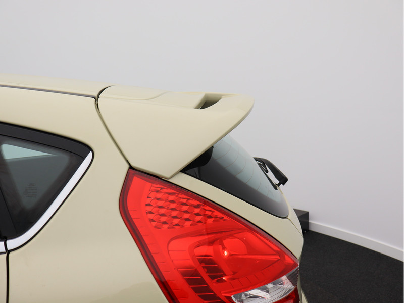 Ford Fiesta 1.6 Titanium/ lage km/ zeer mooi!