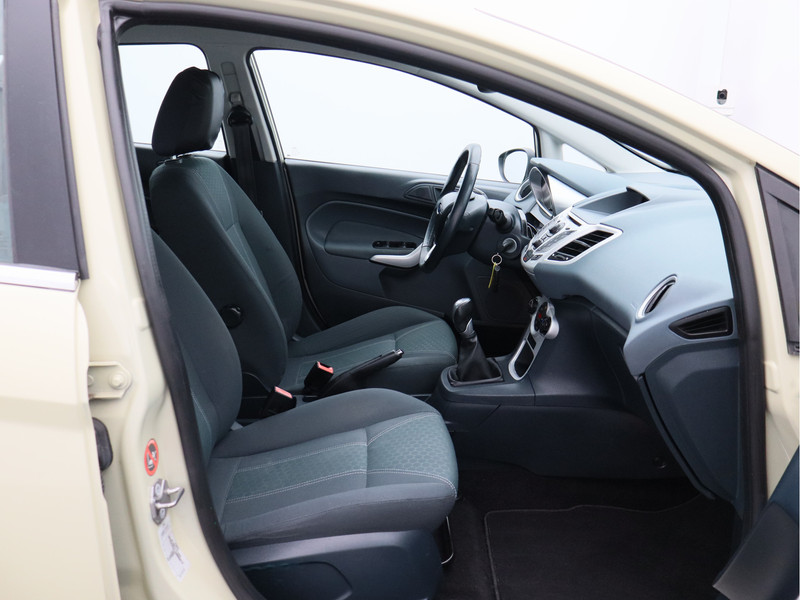 Ford Fiesta 1.6 Titanium/ lage km/ zeer mooi!