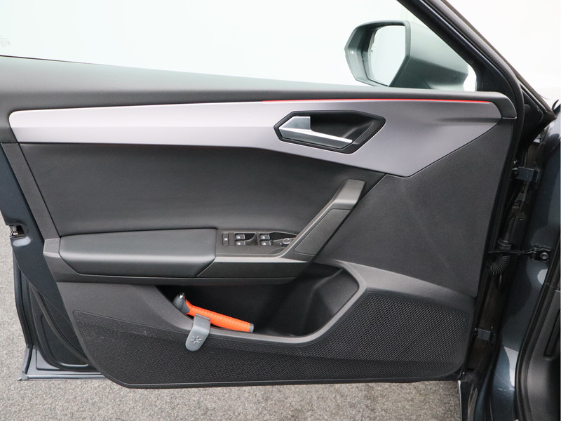 SEAT Leon 1.0 TSI FR Business Intense/ achteruitrijcamera/ zeer mooi!