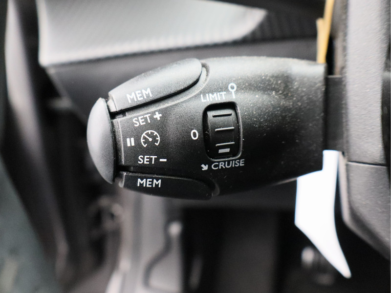 Peugeot 208 1.2 PureTech Allure Pack/ lage km/ compleet!