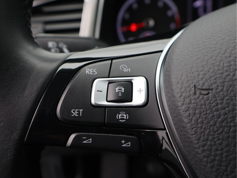 Volkswagen T-Roc 1.0 TSI Style/ lage km/ trekhaak!