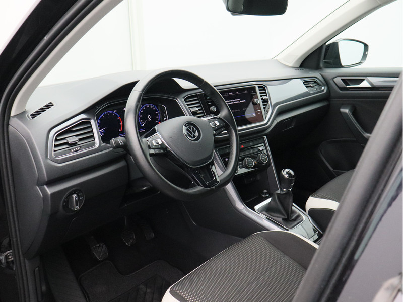 Volkswagen T-Roc 1.5 TSI Sport/ lage km/ trekhaak/ zeer mooi!