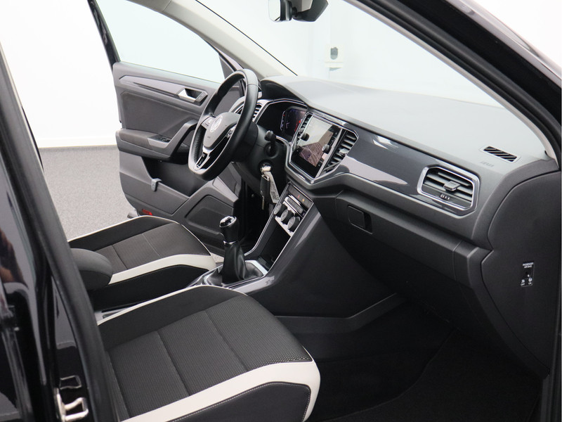 Volkswagen T-Roc 1.5 TSI Sport/ lage km/ trekhaak/ zeer mooi!