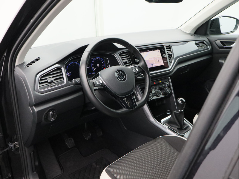 Volkswagen T-Roc 1.5 TSI Sport/ lage km/ trekhaak/ zeer mooi!