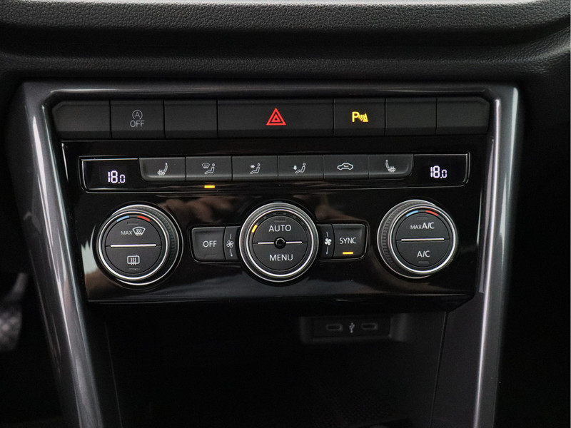 Volkswagen T-Roc 1.5 TSI Sport/ lage km/ trekhaak/ zeer mooi!