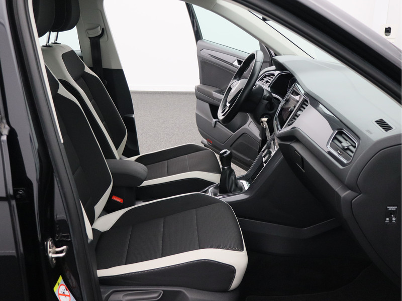 Volkswagen T-Roc 1.5 TSI Sport/ lage km/ trekhaak/ zeer mooi!
