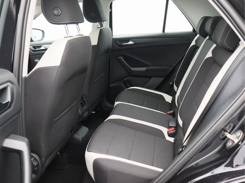 Volkswagen T-Roc 1.5 TSI Sport/ lage km/ trekhaak/ zeer mooi!