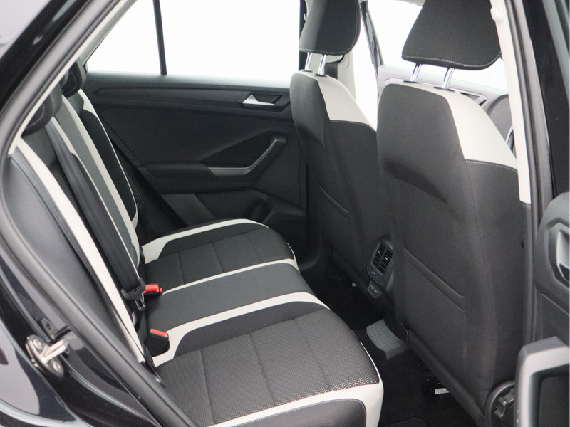 Volkswagen T-Roc 1.5 TSI Sport/ lage km/ trekhaak/ zeer mooi!