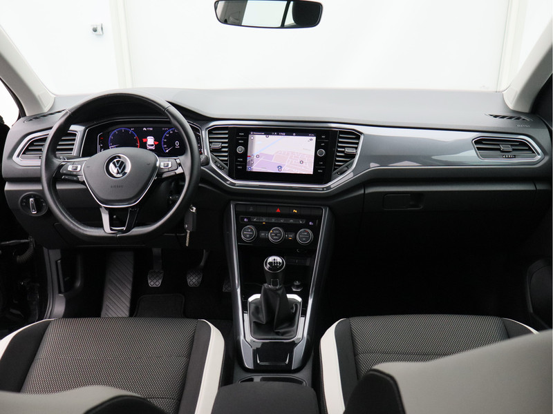 Volkswagen T-Roc 1.5 TSI Sport/ lage km/ trekhaak/ zeer mooi!