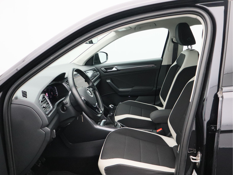 Volkswagen T-Roc 1.5 TSI Sport/ lage km/ trekhaak/ zeer mooi!
