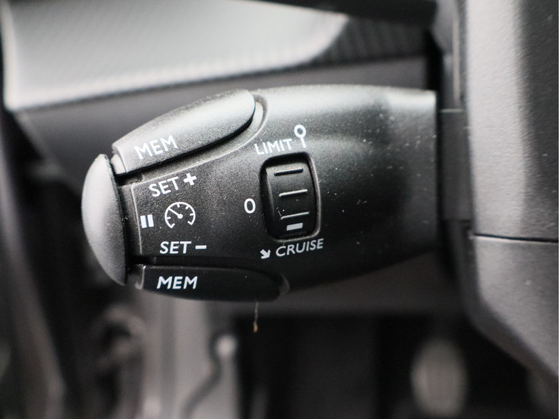 Peugeot 208 1.2 PureTech Allure Pack/ lage km/ compleet!