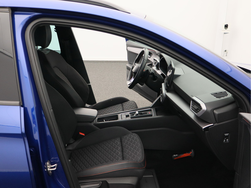 SEAT Leon Sportstourer 1.5 eTSI FR Business Intense/ lage km/ trekhaak!