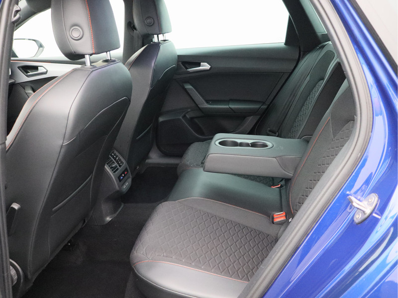 SEAT Leon Sportstourer 1.5 eTSI FR Business Intense/ lage km/ trekhaak!