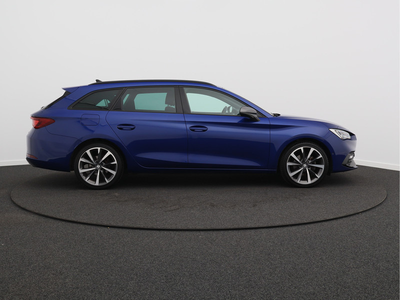 SEAT Leon Sportstourer 1.5 eTSI FR Business Intense/ lage km/ trekhaak!