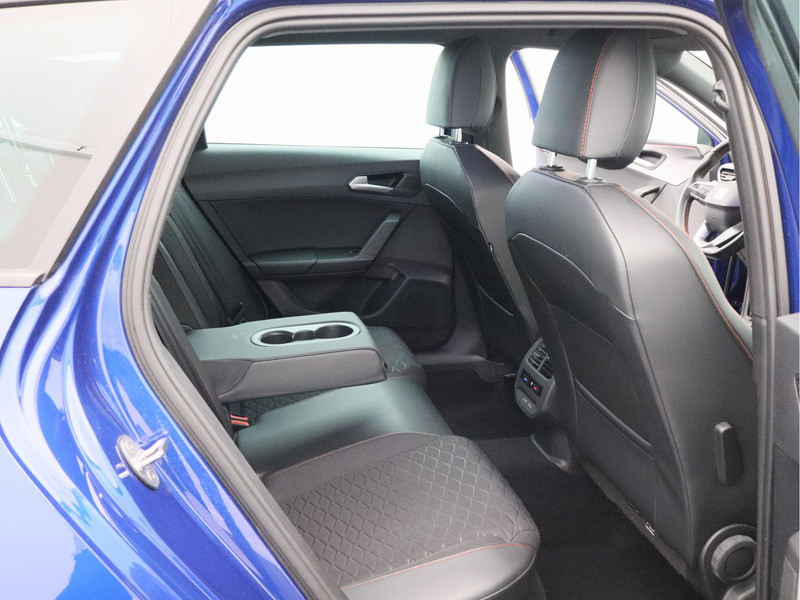 SEAT Leon Sportstourer 1.5 eTSI FR Business Intense/ lage km/ trekhaak!