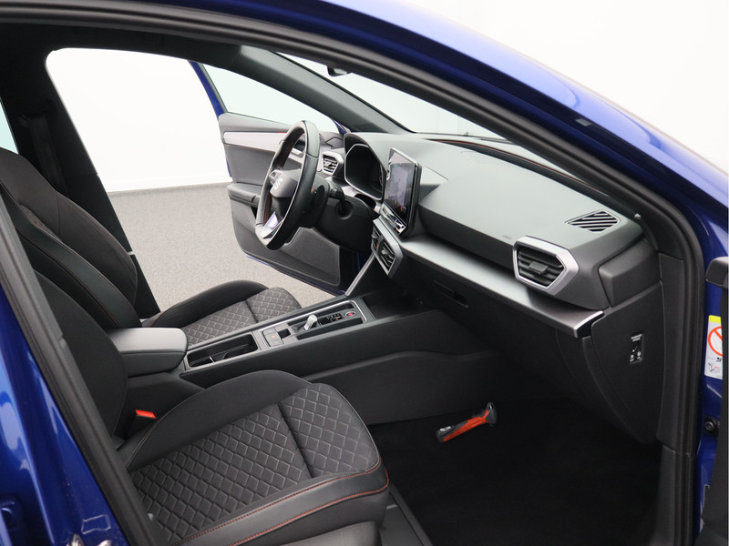 SEAT Leon Sportstourer 1.5 eTSI FR Business Intense/ lage km/ trekhaak!