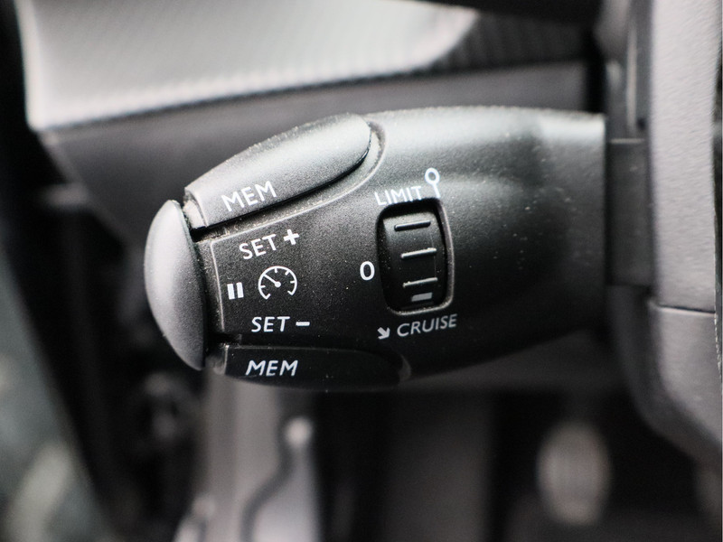 Peugeot 208 1.2 PureTech Allure Pack/ unieke km/ camera/ 100PK!