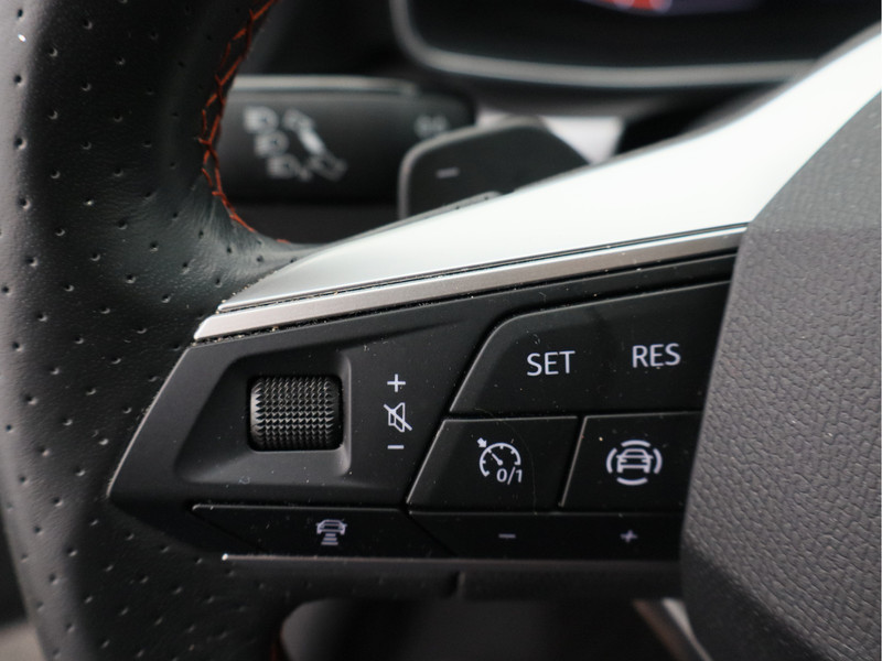 SEAT Leon Sportstourer 1.5 eTSI FR Business Intense/ lage km/ compleet!