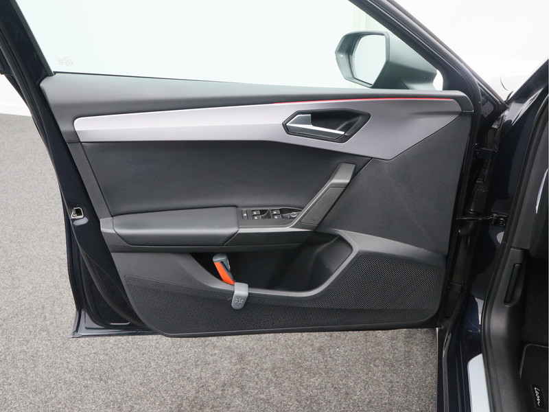 SEAT Leon Sportstourer 1.5 eTSI FR Business Intense/ compleet!