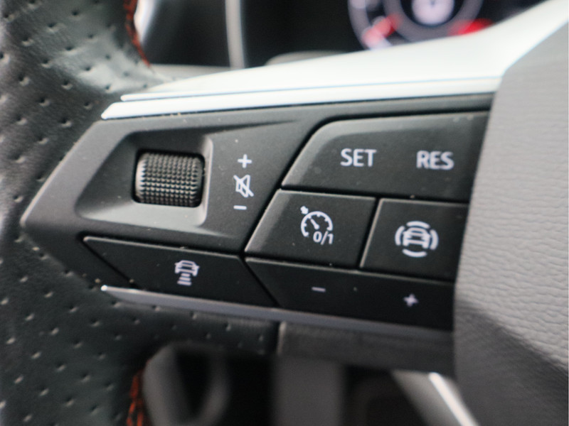 SEAT Leon Sportstourer 1.5 eTSI FR Business Intense/ compleet!