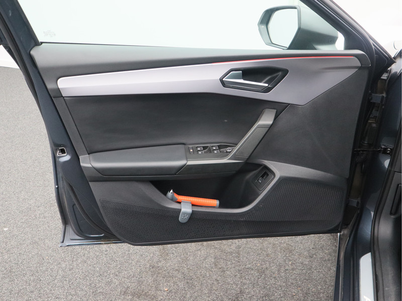 SEAT Leon Sportstourer 1.5 eTSI FR Business Intense/ mooie auto!