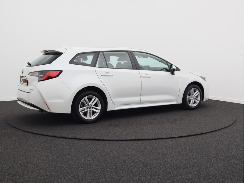 Toyota Corolla Touring Sports 1.8 Hybrid Active/ lage km/ wit metallic! zeer mooi!