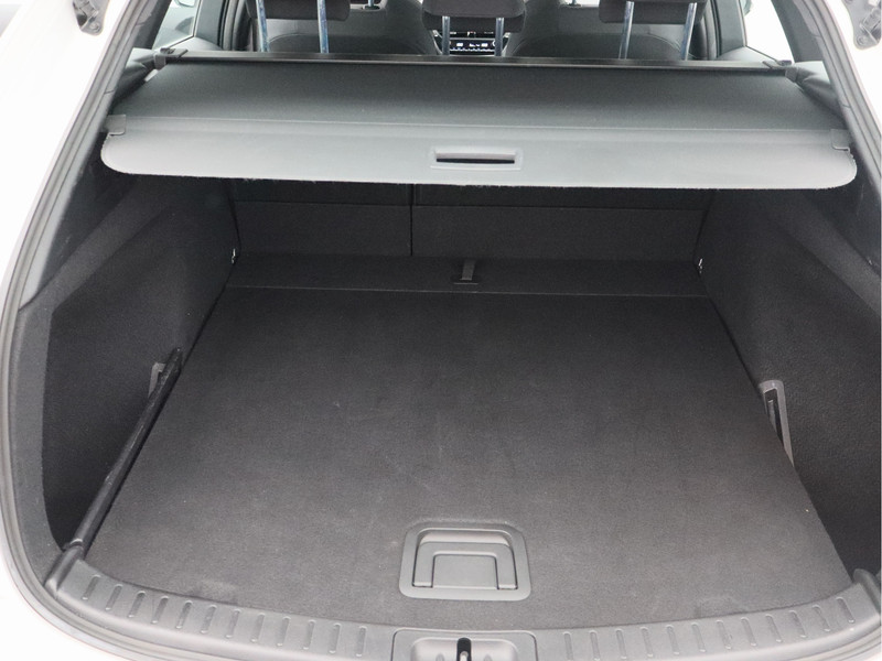 Toyota Corolla Touring Sports 1.8 Hybrid Active/ lage km/ wit metallic! zeer mooi!